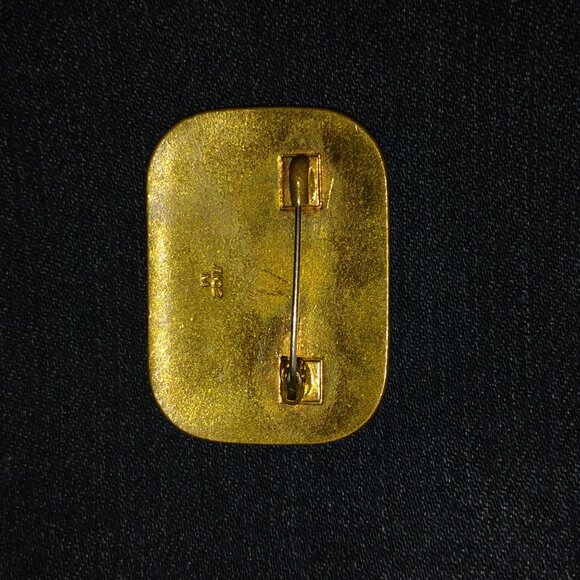 White and Gold Fern Enamel Pin - Picture 2 of 3